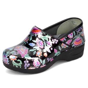 Dansko XP2.0 W’s Clog, Slip Resistant, Paisley Floral Patent Leather, 38 (7.5-8)